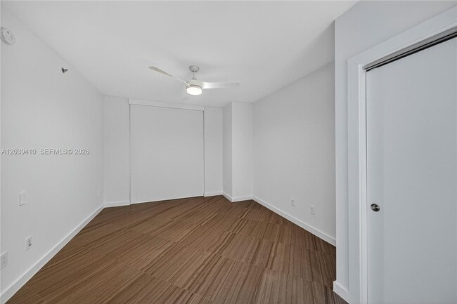 Building Photo - 2711 S Ocean Dr