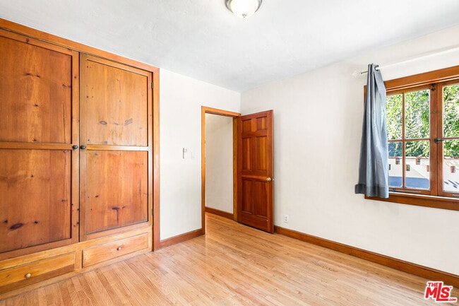 Building Photo - 4171 Kraft Ave