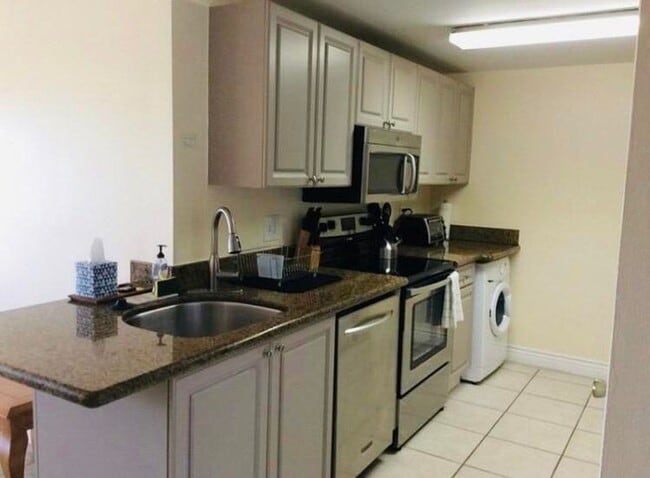 Primary Photo - 2100 Greenview Shores Blvd