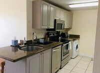 Building Photo - 2100 Greenview Shores Blvd