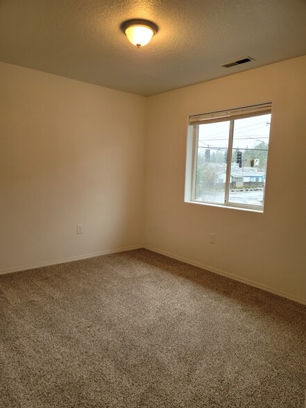 Building Photo - 16131 SE Powell Blvd