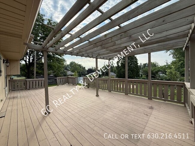 Building Photo - 27W181 Jewell Rd