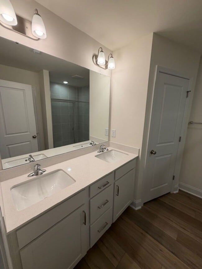 Building Photo - Mebane / Townhouse