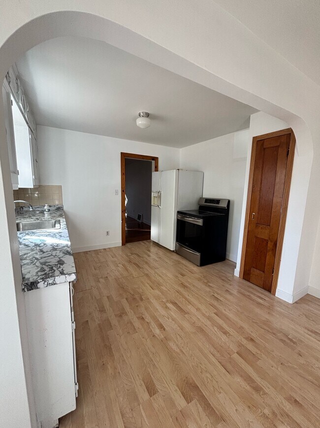 Building Photo - 2311 Lawndale Ave