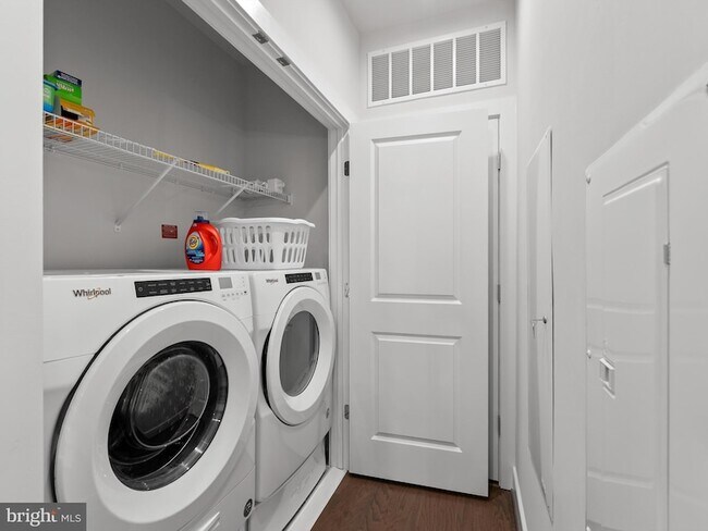 Building Photo - 2324 Wind Charm St