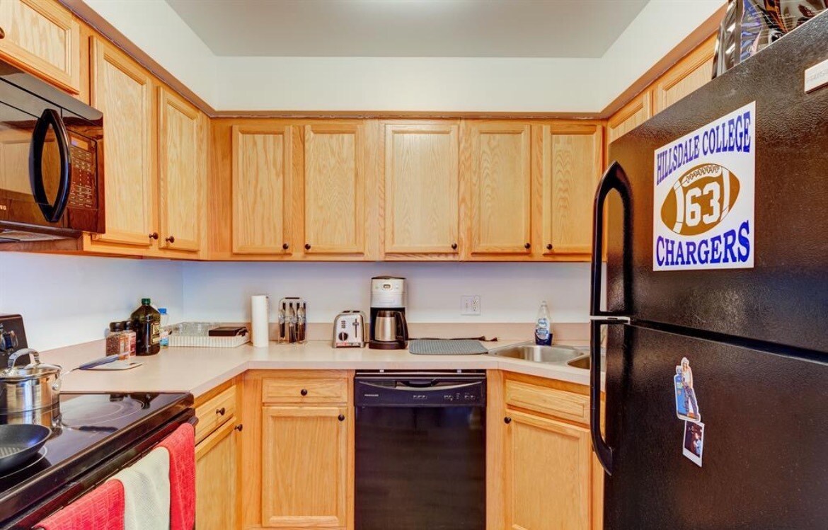 Building Photo - 1968 Axtell Dr