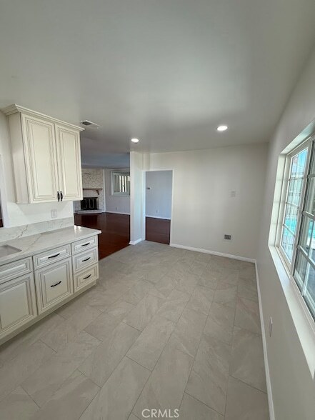 Building Photo - 9762 Stanwin Ave