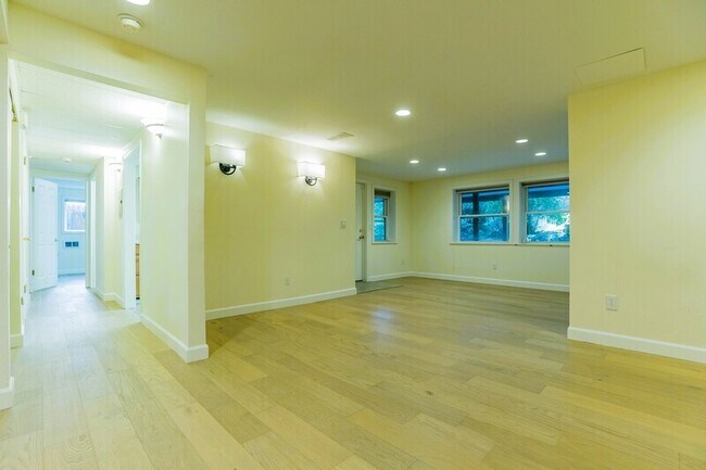 Building Photo - 6832 122nd Ave NE