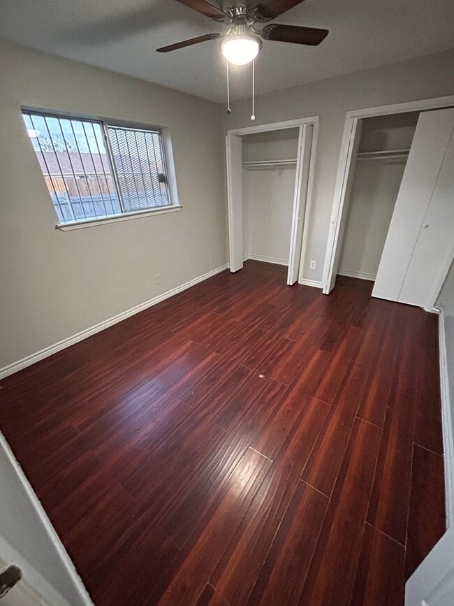 Building Photo - An unbeatable location that offers both convenience and luxury.