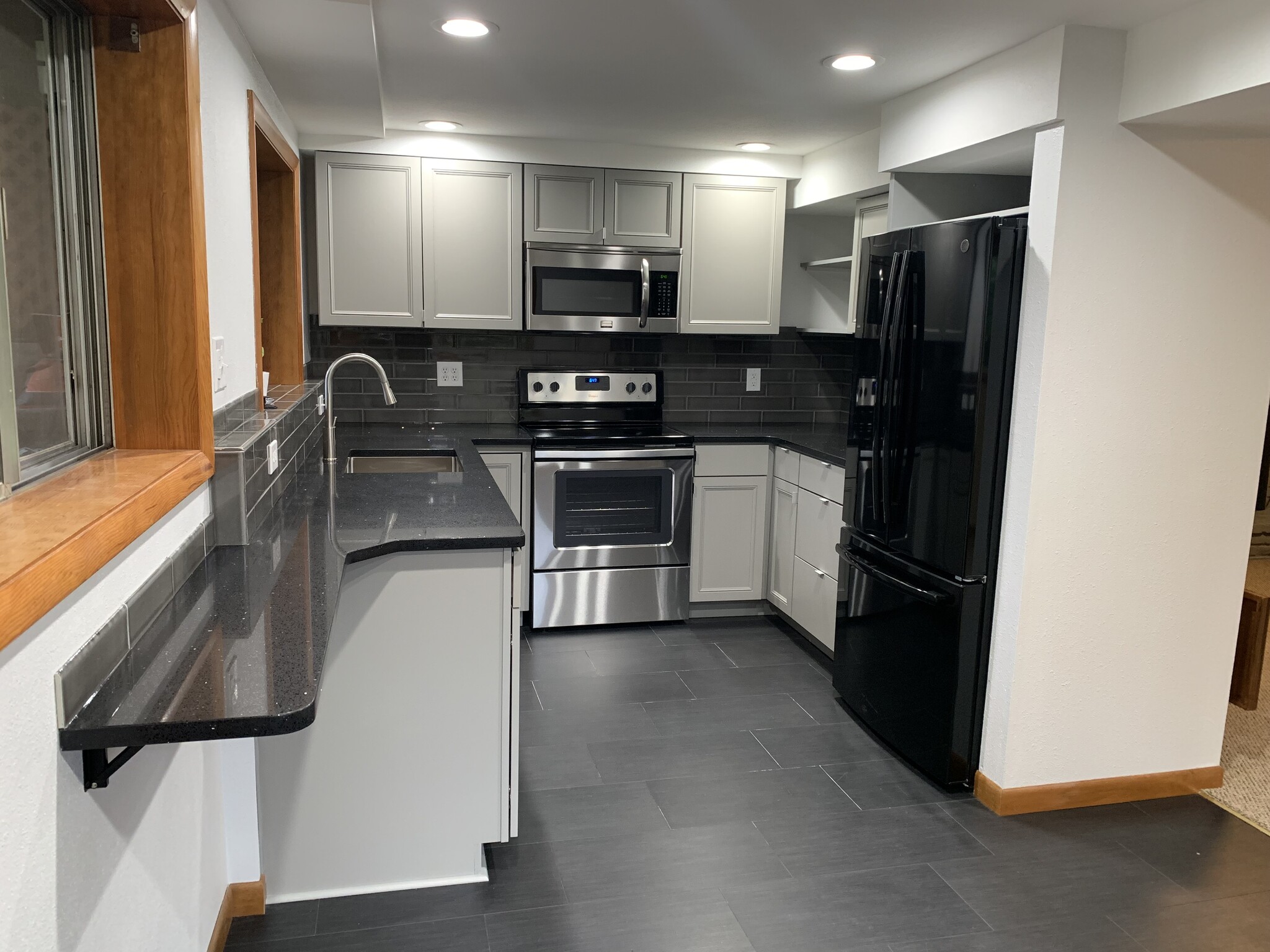Kitchen - 7228 SE Wilshire Ct