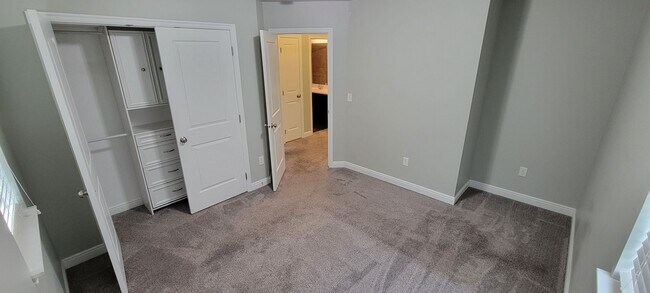 Building Photo - BEAUTIFUL!!! Herriman Townhome is a must see!!!