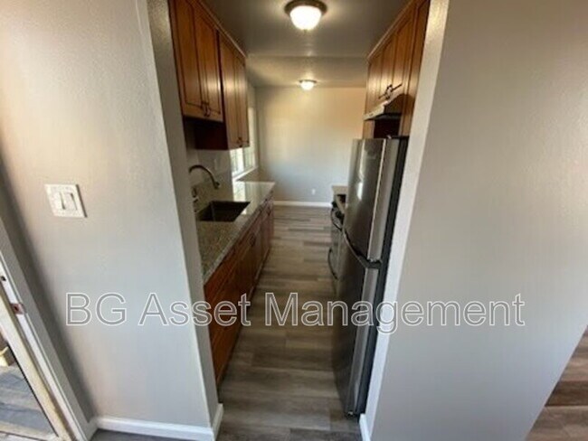 Building Photo - 2417 Northrop Ave