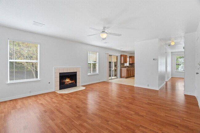 Building Photo - 905 Rocking Spur Cove