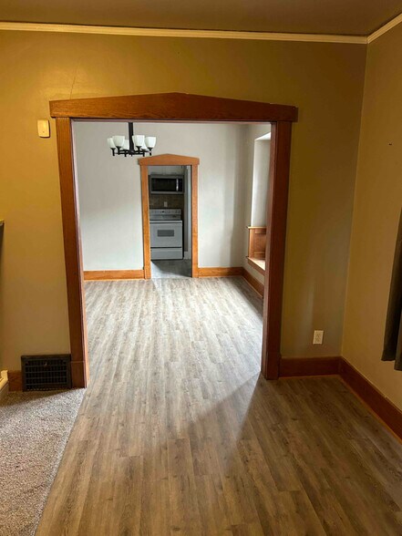 Building Photo - 3042 Arcadia Ave