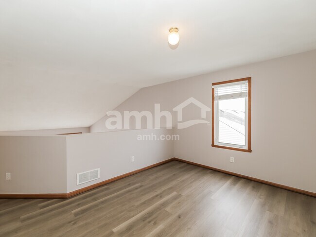 Building Photo - 3042 Bauer Dr