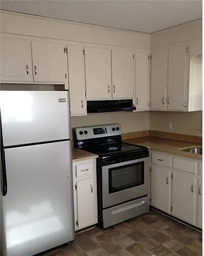 Building Photo - This lovely 2 bedroom 1 bath duplex is located in Stanley off Sifford Rd.