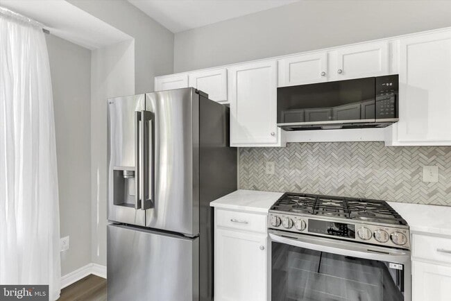 Building Photo - 9411 Royal Bonnet Terrace
