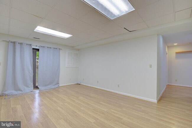 Building Photo - 48 Radcliffe Dr