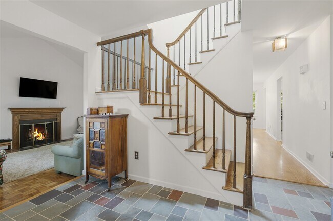Building Photo - 9 Northbridge Pl