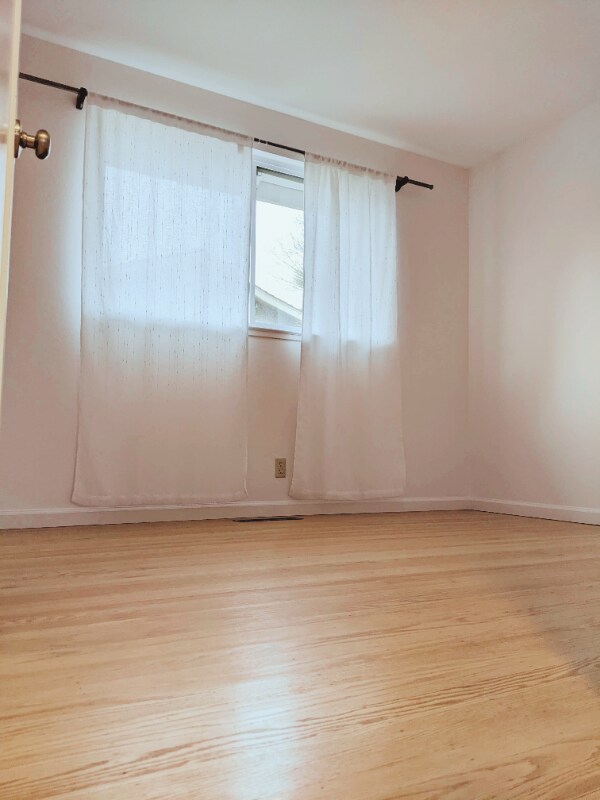Building Photo - 3985 Royal Arch Dr