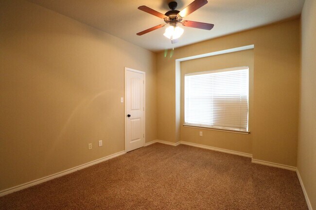 Building Photo - Stallion 3101 - 3105