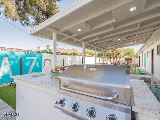 Building Photo - 3302 E Turquoise Ave