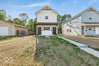 Building Photo - 4456 Caroline Ave
