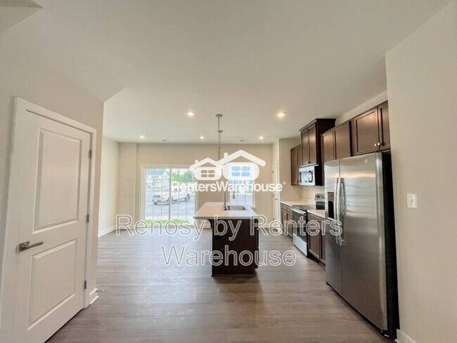 Building Photo - 202 Reid's Pl Dr