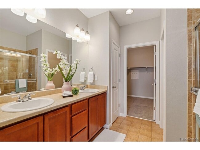 Building Photo - Charming 3BR Townhome in Golden
