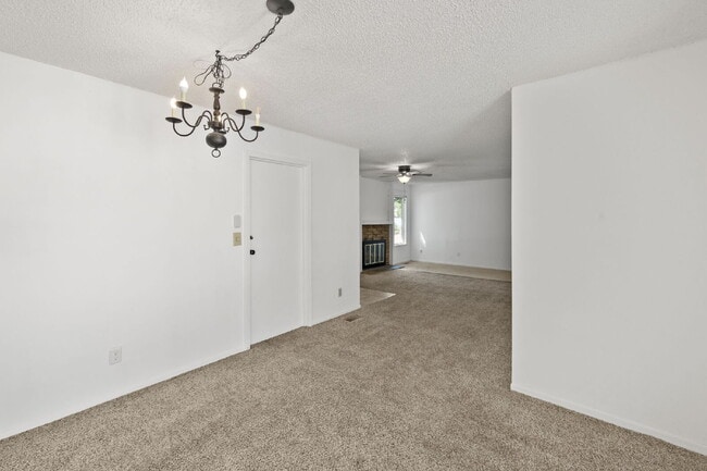 Building Photo - Close to Fort Carson and Cheyenne Mountain, 3 bedroom townhome with 2 car garage.