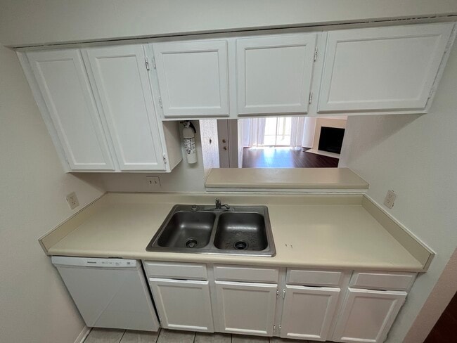 Building Photo - 2120 El Paseo St