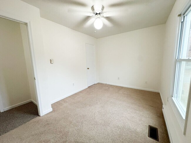 Building Photo - Move-In Ready on Large Corner Lot!