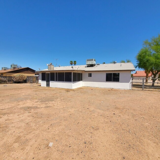 Building Photo - NICE OPEN HOME READY TO RENT!