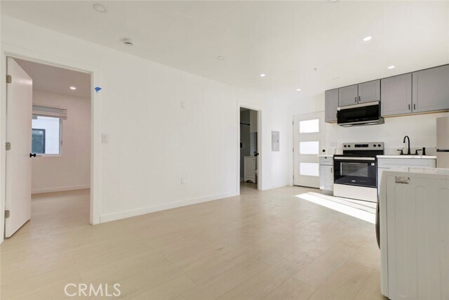 Building Photo - 5654 Cartwright Ave