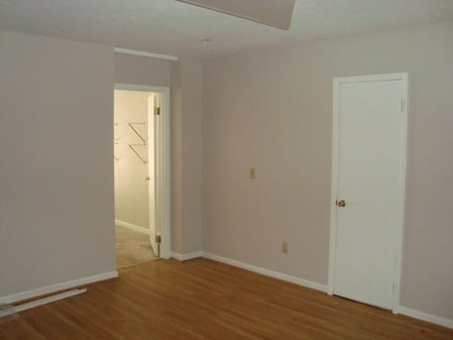 Building Photo - Three bedroom/2bathroom Condo available fo...