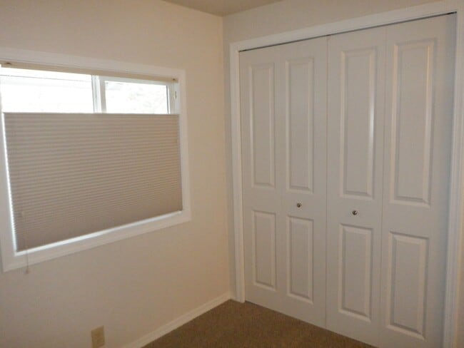Building Photo - Remodeled SW Bend Single Level Home on Spa...