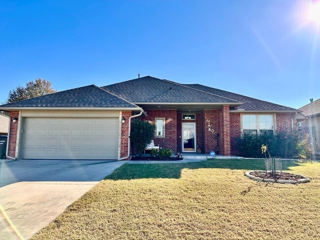 Primary Photo - 3 bed, 2 bath home in Moore - Move in Deposit-Free! (If Qualified)
