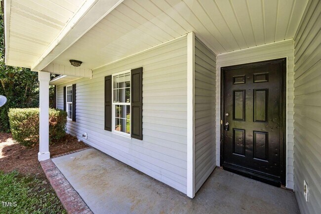 Building Photo - 450 Main St