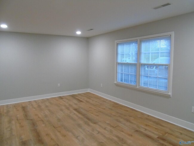 Building Photo - 2008 Dellbrook Dr NE