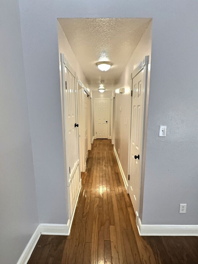 Building Photo - Spacious 4 bedroom home in Ocean Springs!