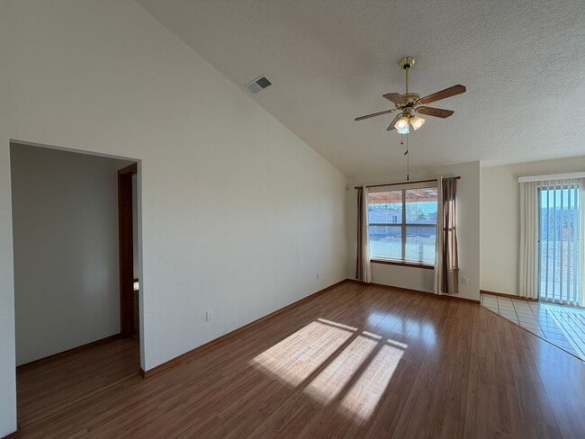 Building Photo - 3 Bedroom Single Story Home Available Near Unser Blvd NW & Ladera Dr NW!