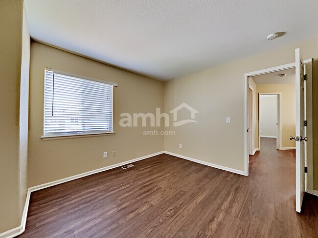 Building Photo - 4995 Fundy St