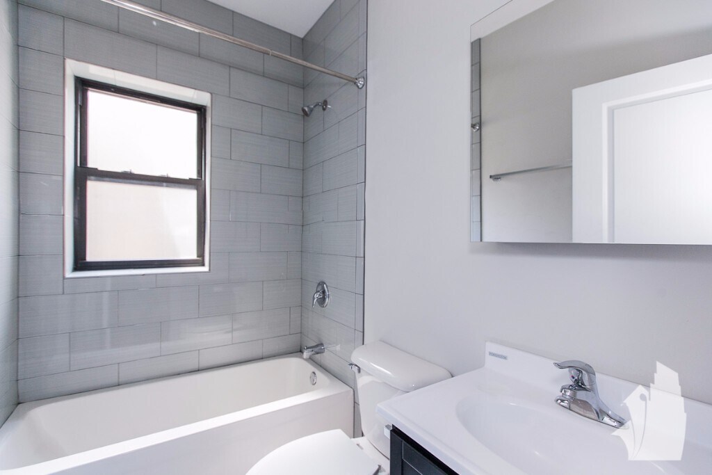 Building Photo - 5162 N Leavitt St