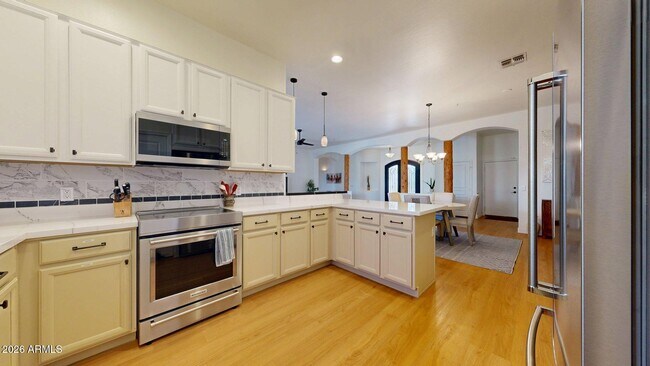 Building Photo - 5740 E Red Bird Rd