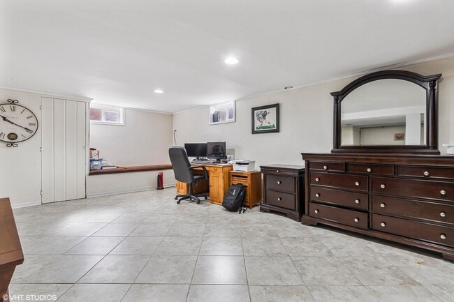 Building Photo - 1418 S 6th Ave