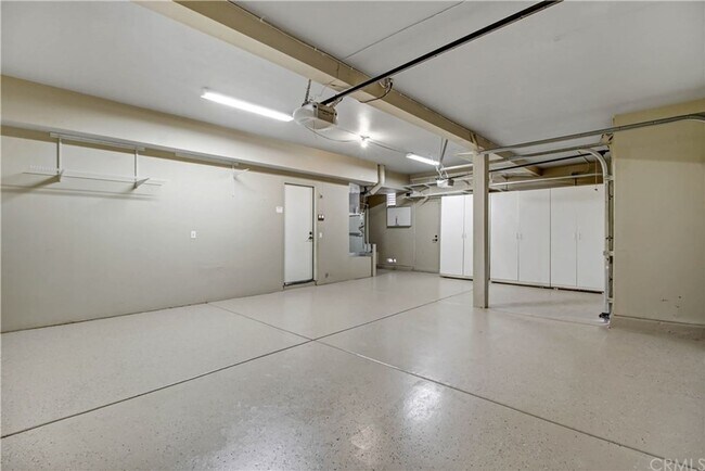 Building Photo - View Home 3 Bedrooms Plus