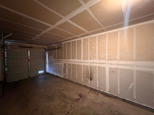 Building Photo - 665 Starlite Dr