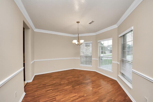 Building Photo - 930 Allisa St