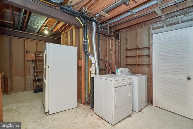 Building Photo - 8076 St Annes Ct