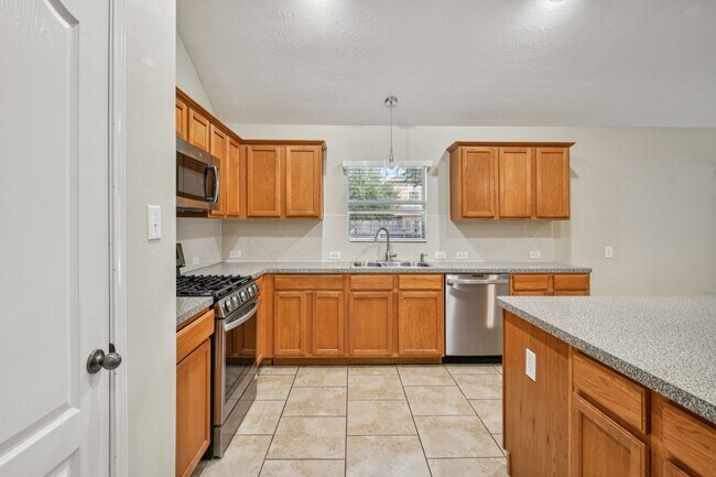 Building Photo - 3026 Sunset Park Dr